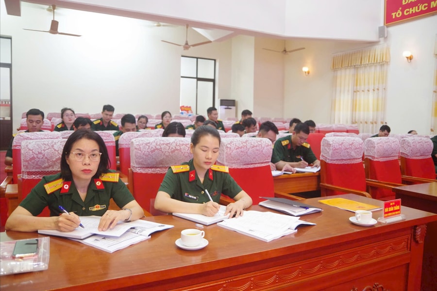 Lực lượng vũ trang thành phố chú trọng nâng cao trình độ ngoại ngữ cho quân nhân
