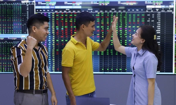 VN-Index cao nhất trong lịch sử 25 năm của chứng khoán Việt Nam