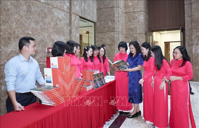 Thông tấn xã Việt Nam ra mắt sách ảnh 'A80: Tổ quốc trong tim'