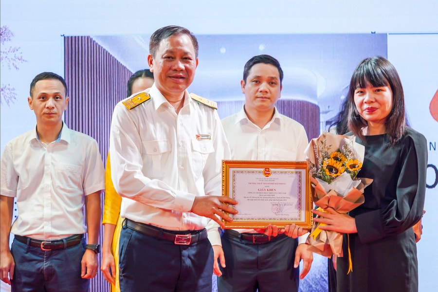 Tuyên dương 101 người nộp thuế tiêu biểu