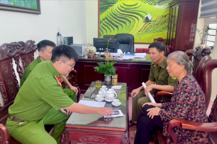 Giúp người cao tuổi thoát bẫy lừa đảo qua điện thoại