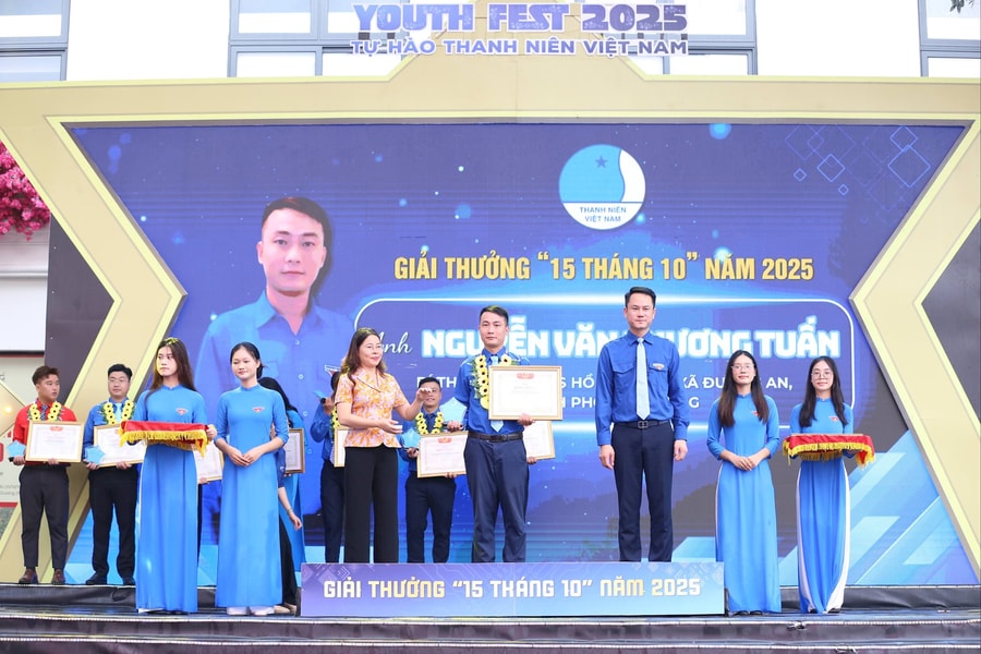 Hai cán bộ đoàn Hải Phòng được vinh danh Giải thưởng 15 tháng 10