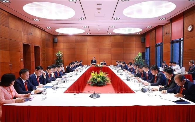 Đại hội đại biểu Đảng bộ Chính phủ lần thứ nhất tiến hành thảo luận tại tổ