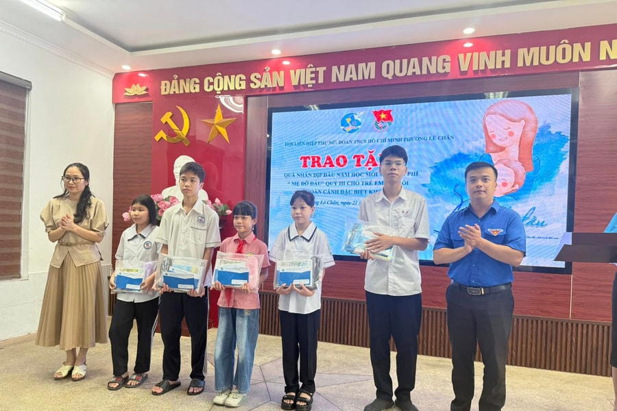 'Mẹ đỡ đầu' kết nối yêu thương
