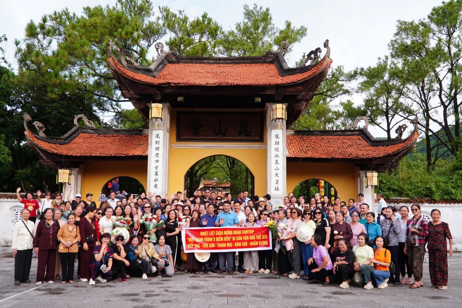 Đoàn 220 du khách đầu tiên trải nghiệm tour du lịch mới tại Côn Sơn - Kiếp Bạc