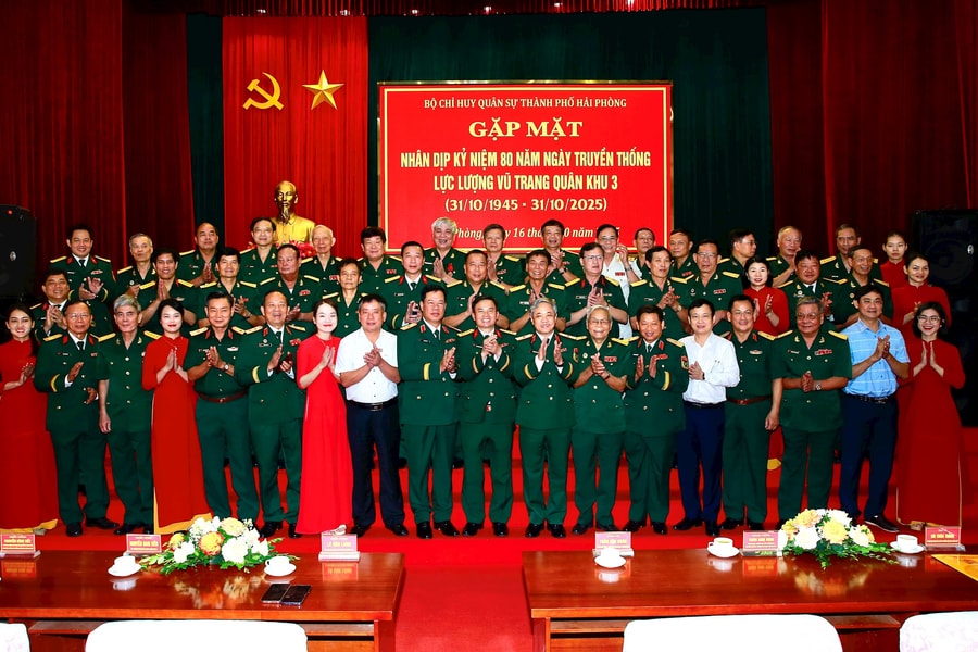 Bộ Chỉ huy quân sự thành phố Hải Phòng gặp mặt lãnh đạo, chỉ huy qua các thời kỳ