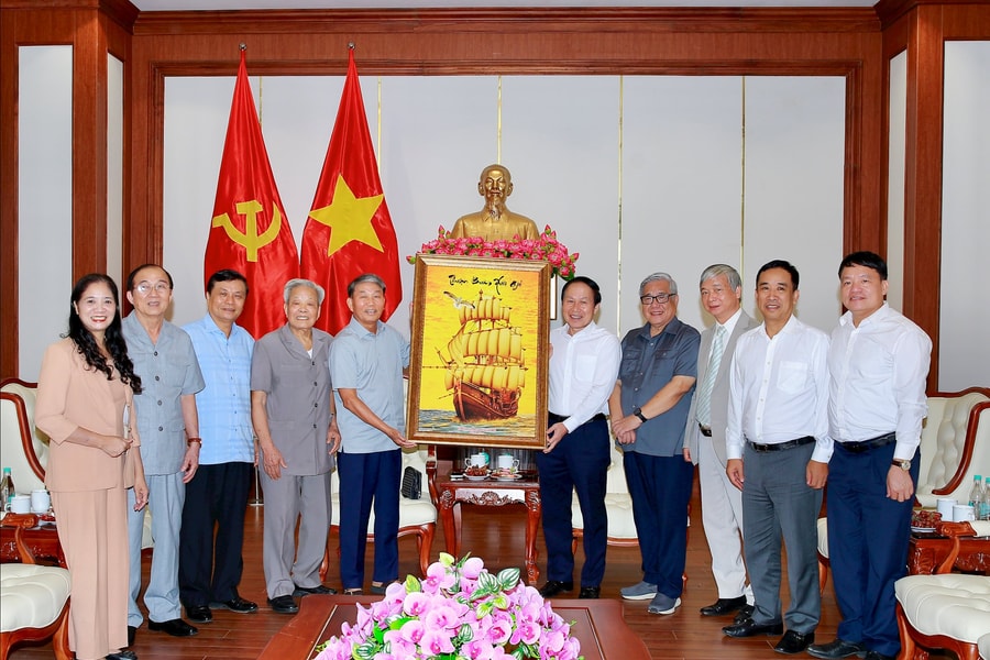 Hai Phong Compatriot Association in Ha Noi continues contributing to homeland’s development