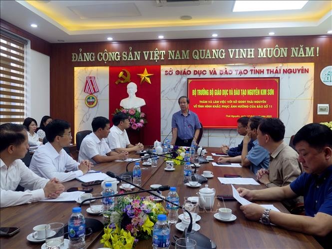 Khẩn trương khắc phục hậu quả thiên tai, sớm ổn định công tác giáo dục và đào tạo