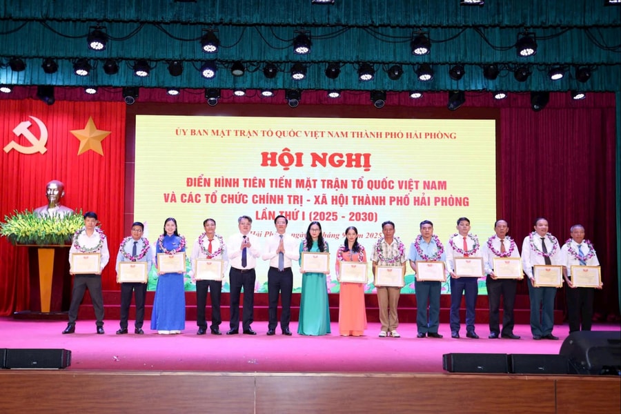 Nhân lên những điển hình tiên tiến, lan tỏa sức mạnh cống hiến
