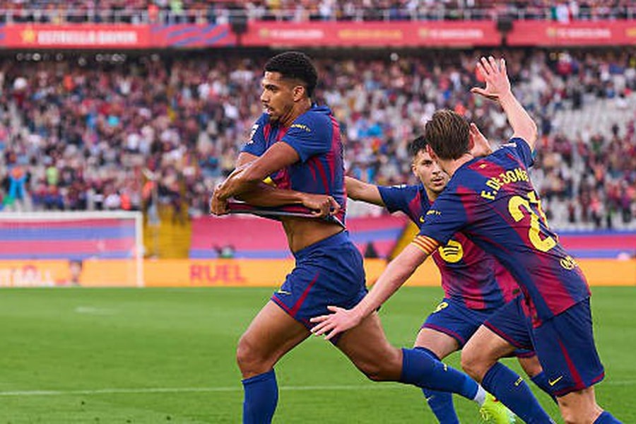 Barcelona giành chiến thắng đầy cảm xúc
