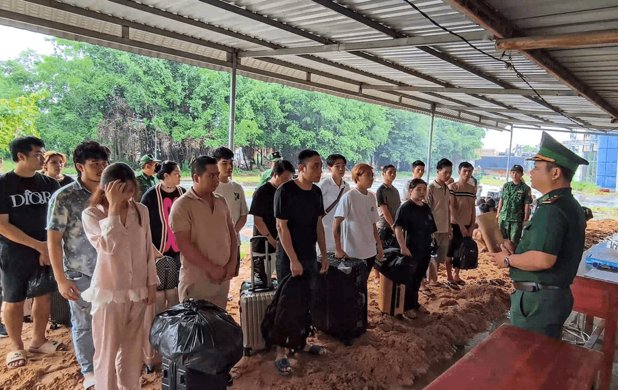 Tiếp nhận 48 công dân Việt Nam do phía Campuchia trao trả