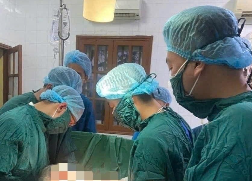 Trung tâm Y tế quân dân y Bạch Long Vĩ mổ cấp cứu người bệnh chửa ngoài tử cung bị vỡ