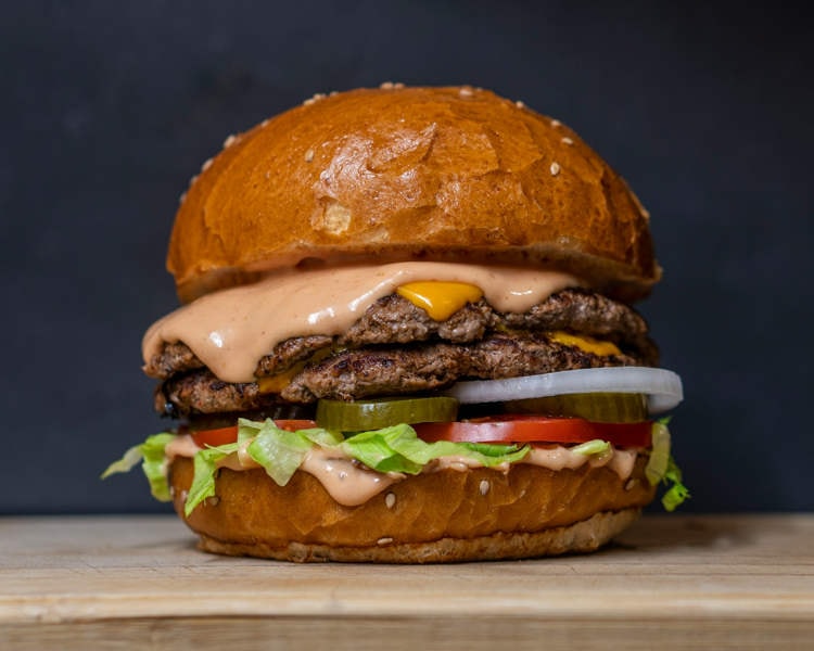 Chiếc burger đắt nhất thế giới giá 11.000 USD, chỉ phục vụ khách mời đặc biệt