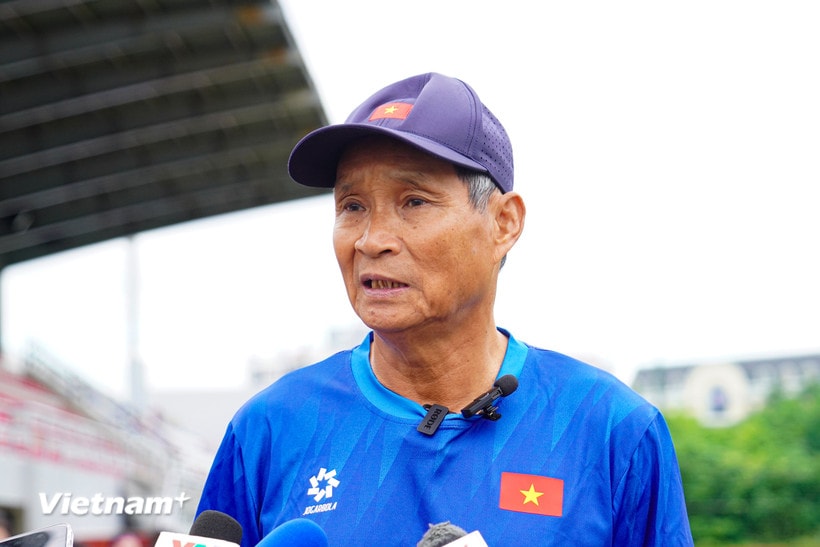 Ông Mai Đức Chung: 'Tuyển nữ Việt Nam không ngại cầu thủ nhập tịch của Philippines'