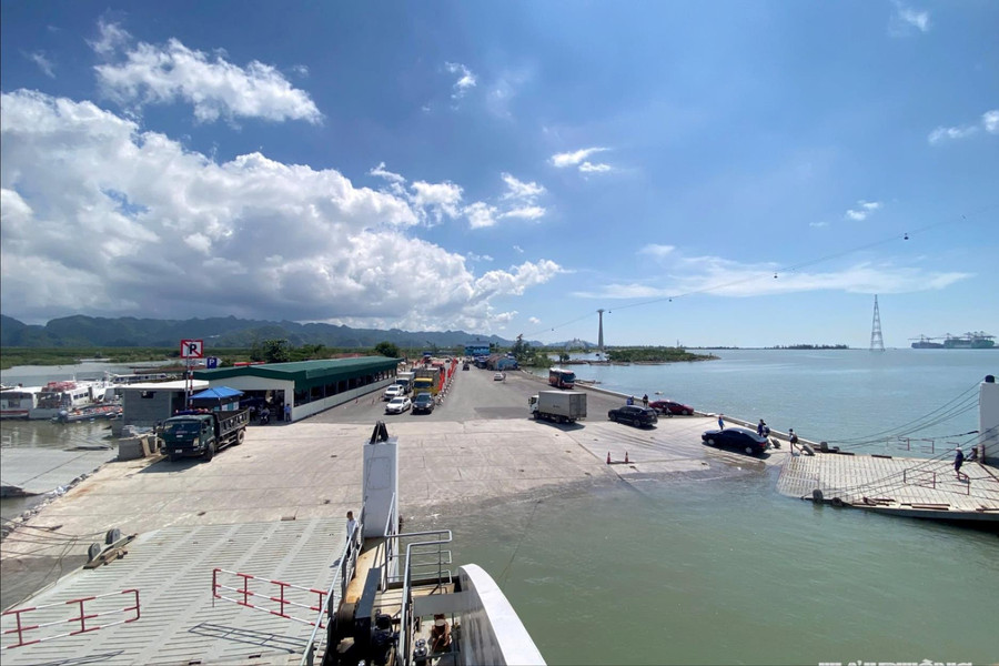 Mong chờ hoàn thành mở rộng bến phà Đồng Bài - Cái Viềng