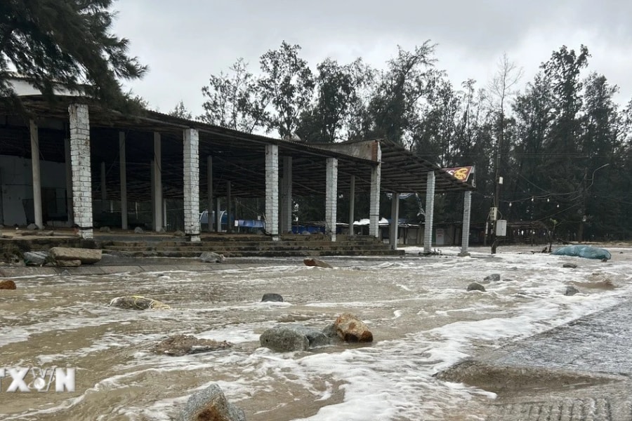 Dừng chạy hai đôi tàu hỏa Huế - Đà Nẵng trong ngày 23 - 24/10 do bão số 12