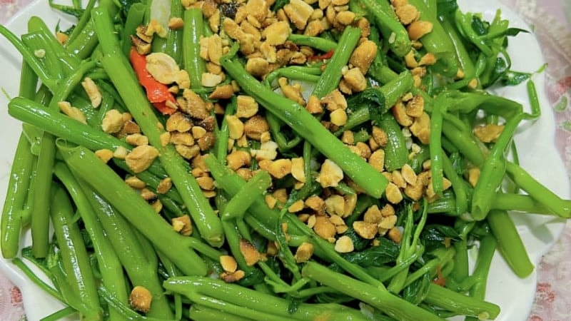 Xào rau muống chỉ cần thêm 1 thìa nước quả này, bảo đảm rau giòn, xanh mướt