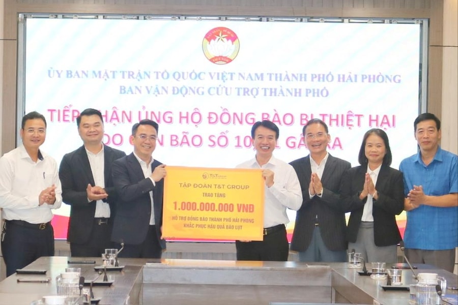 Over 1 billion VND from fireworks fund and donations to aid storm victims