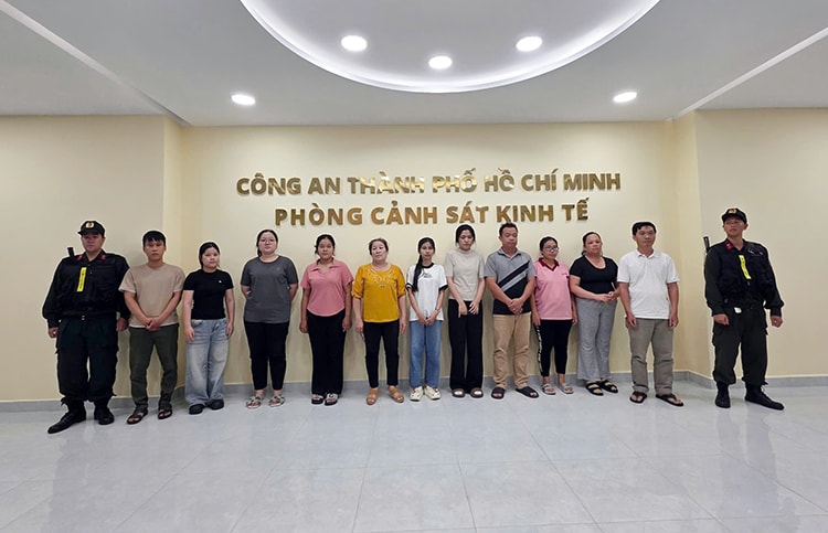 Triệt phá đường dây nước hoa giả