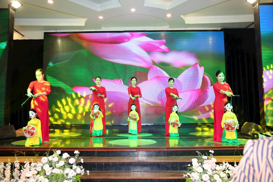 Nhà hát Sân khấu truyền thống Hải Phòng biểu diễn phục vụ công nhân, lao động