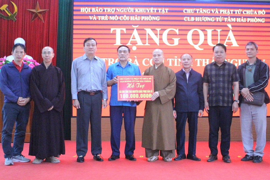 Hai Phong supports flood-hit communities