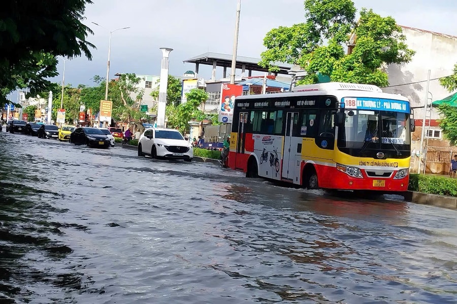 Khẩn trương triển khai các nhiệm vụ phòng, tránh, ứng phó, khắc phục hậu quả thiên tai