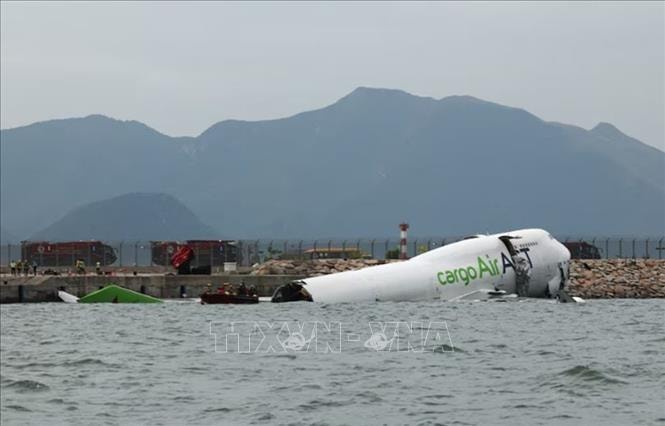 Tìm thấy hộp đen vụ máy bay trượt khỏi đường băng ở Hong Kong (Trung Quốc)