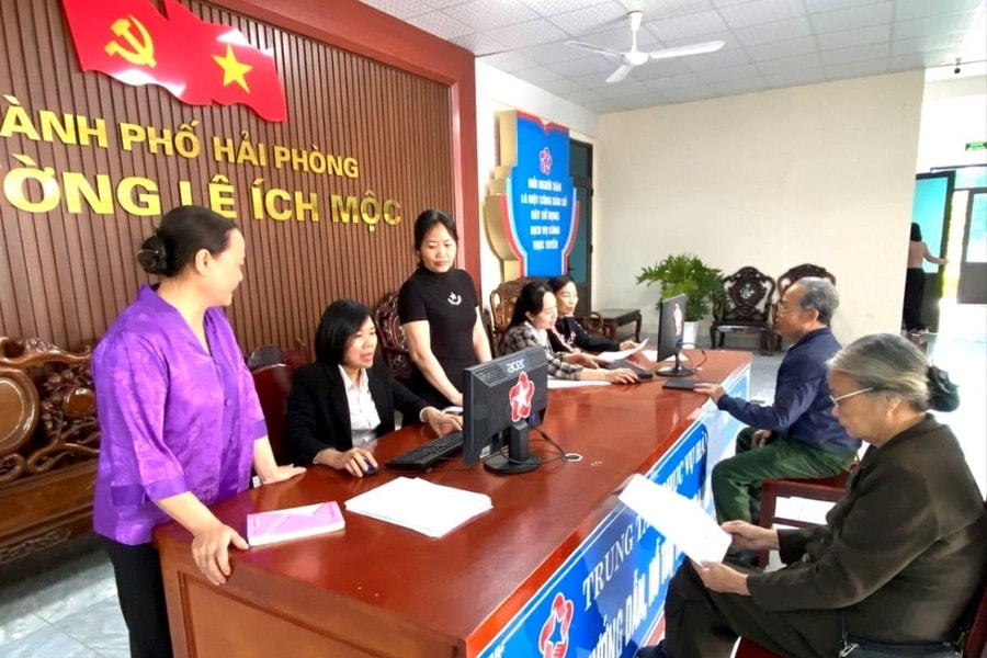 Chính quyền số gần dân từ mô hình ki-ốt hành chính ở phường Lê Ích Mộc