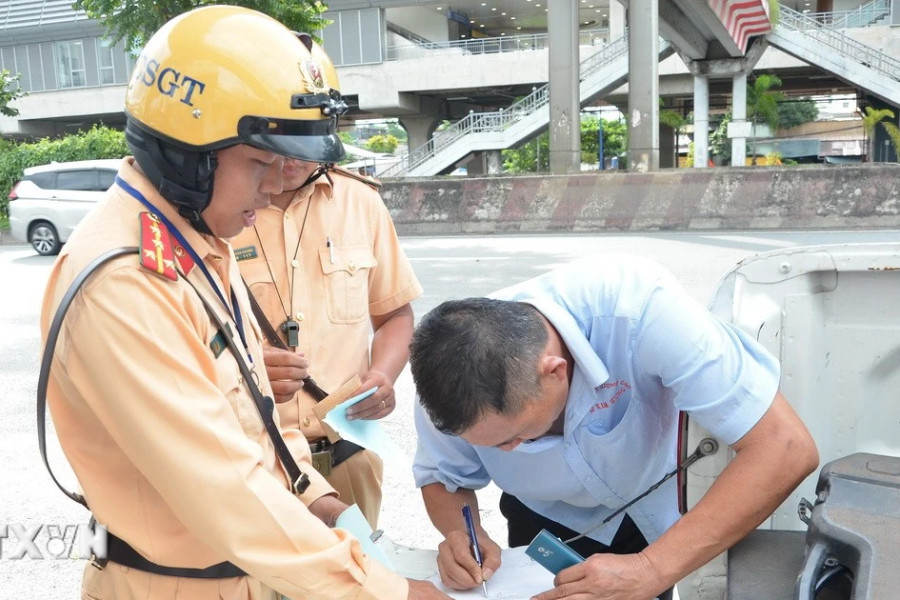 Khuyến khích các lái xe phản ánh vi phạm trật tự an toàn giao thông
