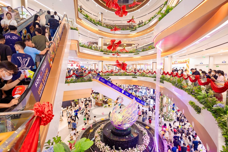 Hai Phong accelerates year-end trade growth