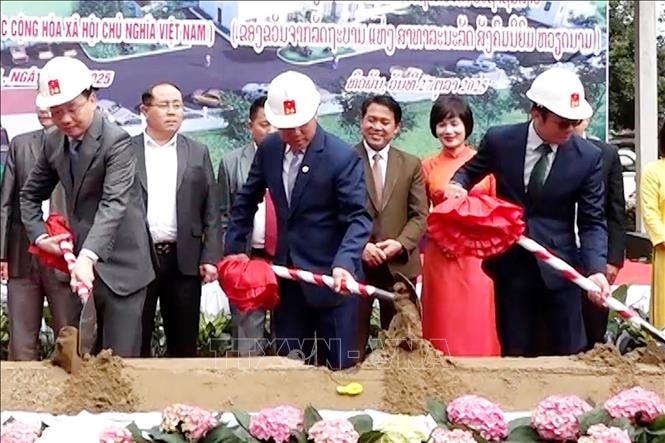 Khởi công công trình quà tặng của Chính phủ Việt Nam dành tặng nước bạn Lào