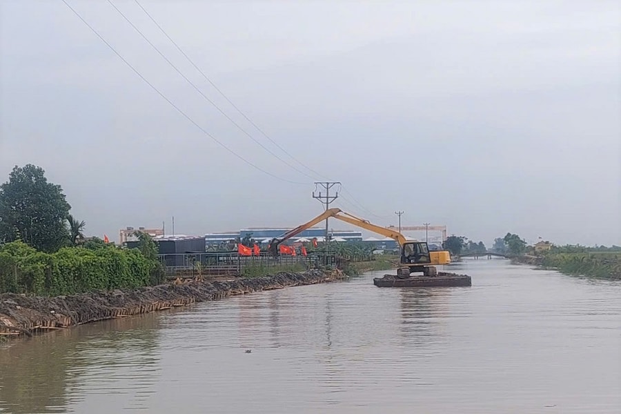 Tăng tốc nạo vét kênh mương phục vụ sản xuất vụ đông xuân