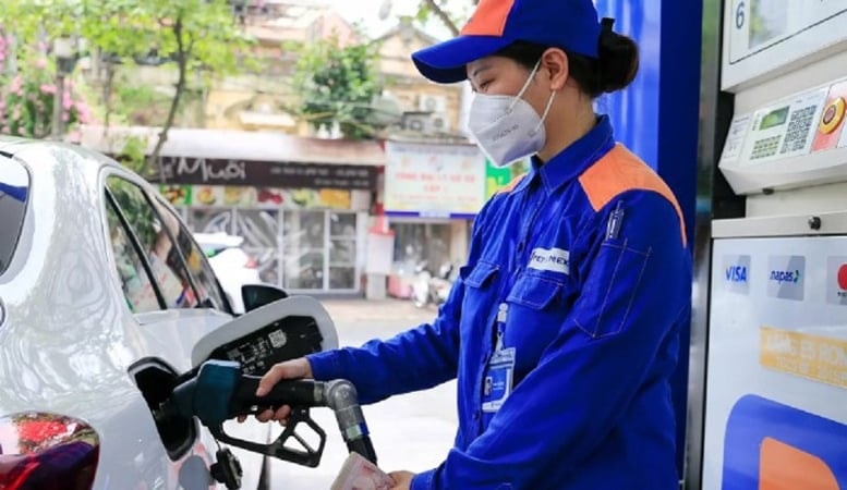 Giá dầu thô tăng mạnh
