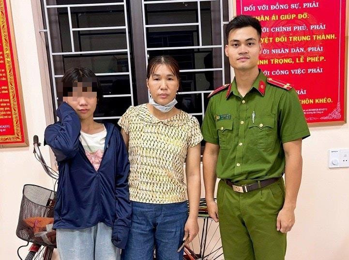 Công an xã An Quang giúp cháu bé lạc đường trở về với gia đình