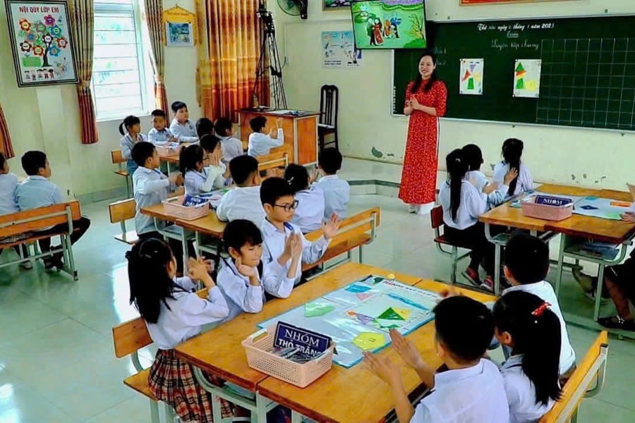 Cô giáo 9X 'gieo mầm' tri thức bằng cả trái tim