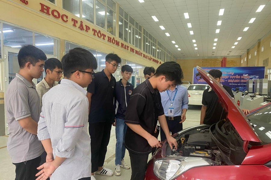 Loạt bài: Gỡ ‘nút thắt’ lao động để bứt phá - Bài cuối: Đột phá chính sách nhân lực