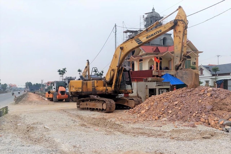 Road linking Giang Bien industrial cluster to national highway 10 set for 2025 completion