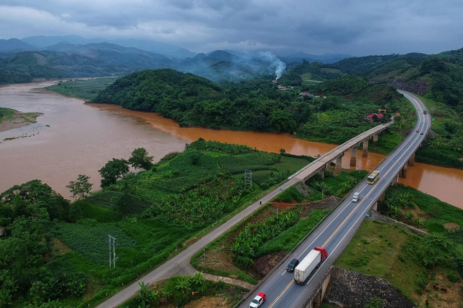 Thí điểm phân làn đường trên cao tốc Nội Bài - Lào Cai