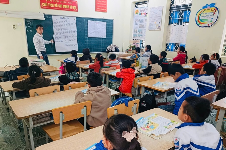 Tăng lương giáo viên - Giữ chân và hút người trẻ