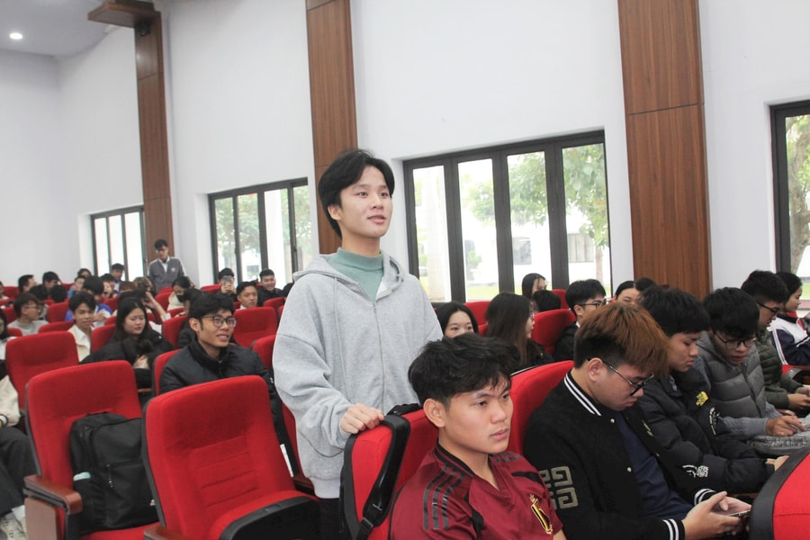 Trường Đại học Hải Phòng làm điểm triển khai chương trình hiện diện trực tuyến  cho sinh viên