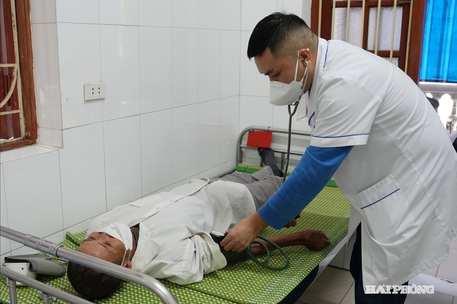 Nguy cơ viêm tụy cấp khi uống quá nhiều rượu bia ngày Tết
