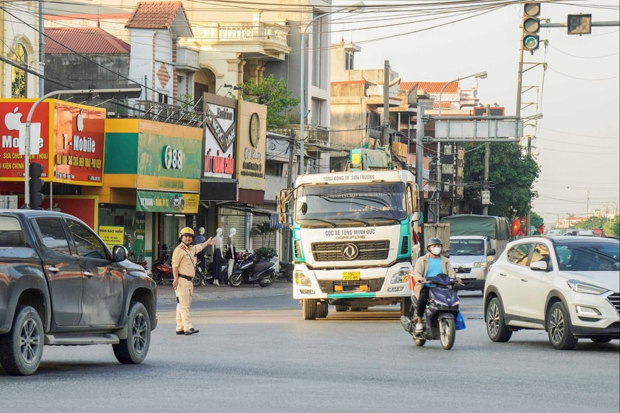 Xóa “điểm đen” tai nạn giao thông từ ý thức người dân