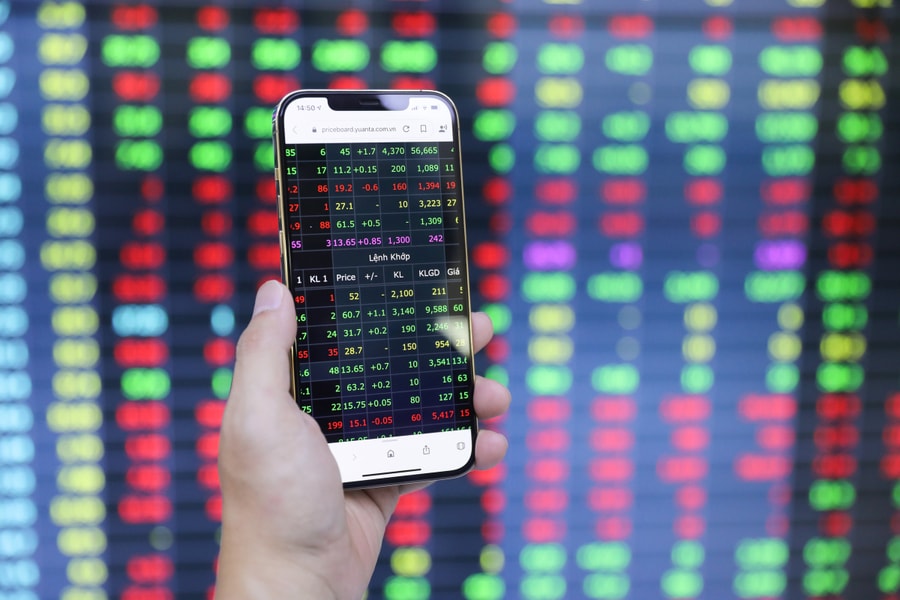 VN-Index sẽ ra sao sau khi thủng mốc 1.600 điểm?