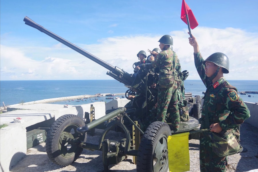 Xây dựng thế trận phòng thủ vững chắc từ hướng biển