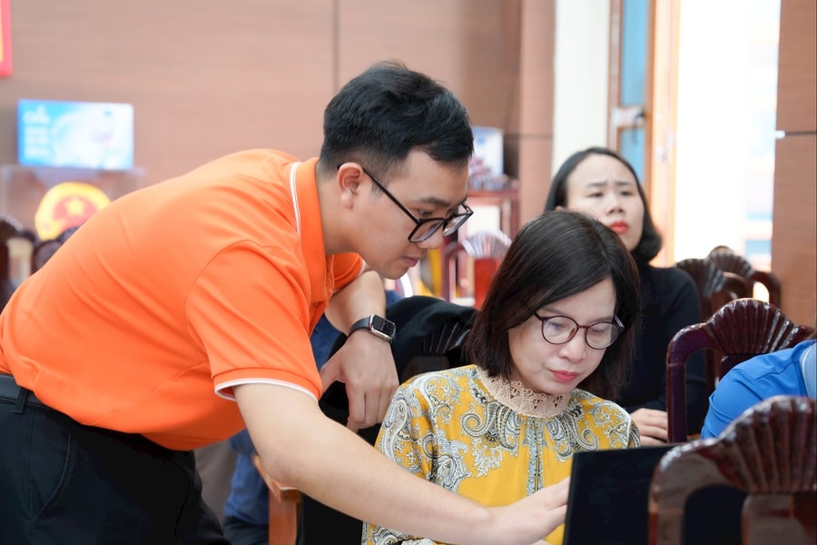 FPT School Hải Phòng phối hợp tập huấn 'Day of AI Vietnam' cho gần 100 giáo viên phường Đồ Sơn
