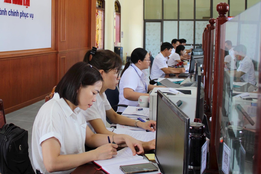 Cần khuyến khích cán bộ có năng lực về làm việc ở cấp xã