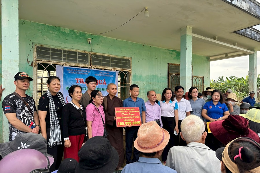 Da Nang residents supported with 335 million VND to recover from floods