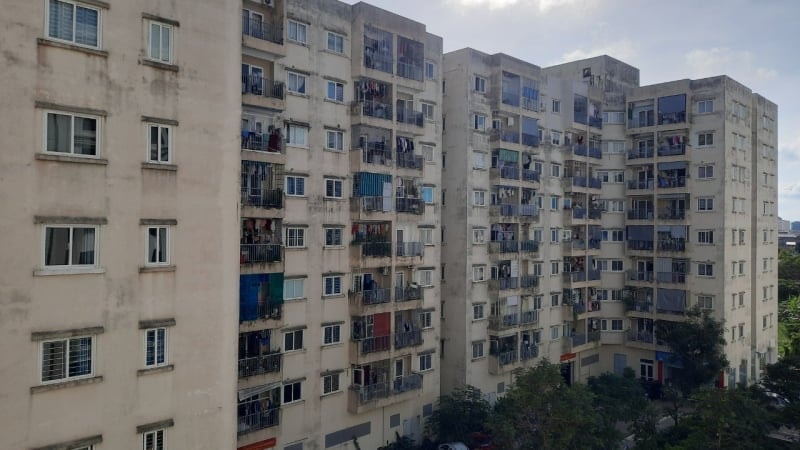 Dù thu nhập chạm trần nhưng vẫn 'toát mồ hôi' 10 năm mới mua nổi nhà ở xã hội