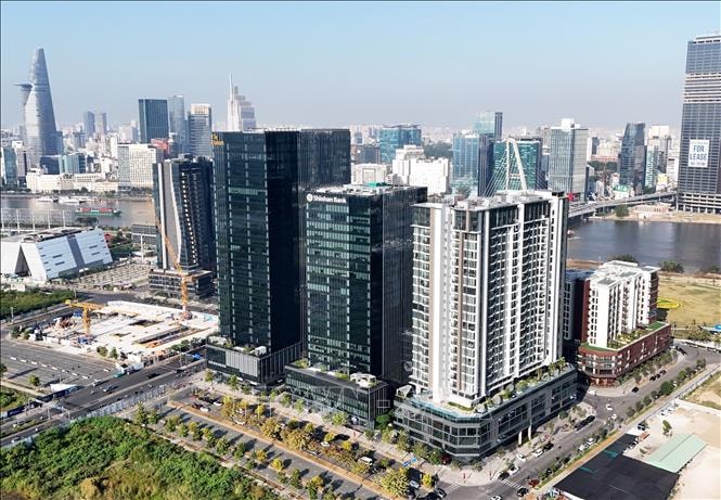 Không thể chậm chân trong cuộc đua tài chính toàn cầu