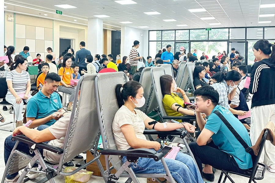 Nearly 200 people in Hai Phong join voluntary blood donation drive